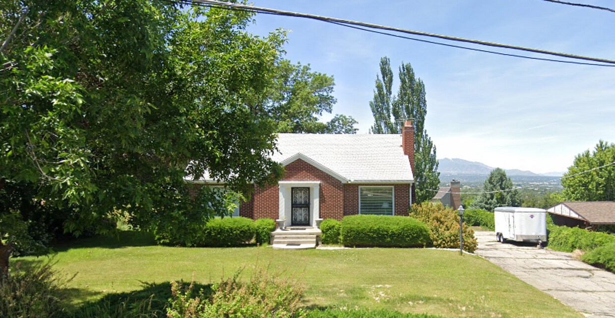 Primary Photo - Spacious 2 Bd Main Level Duplex