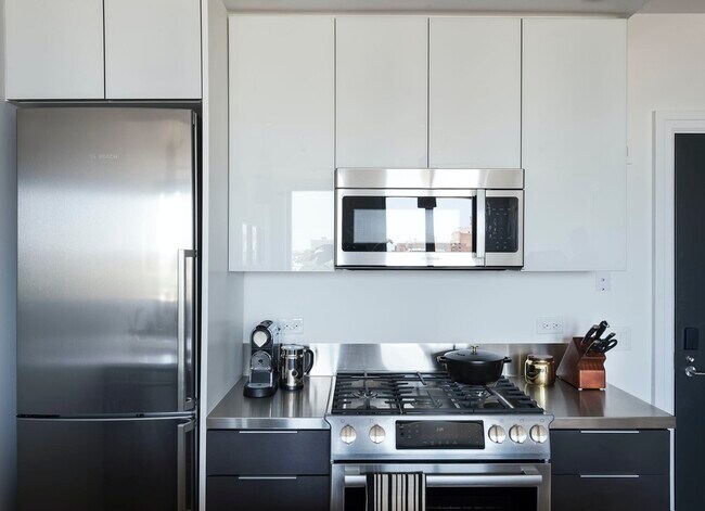 Foto del edificio - 300 Ashland Pl