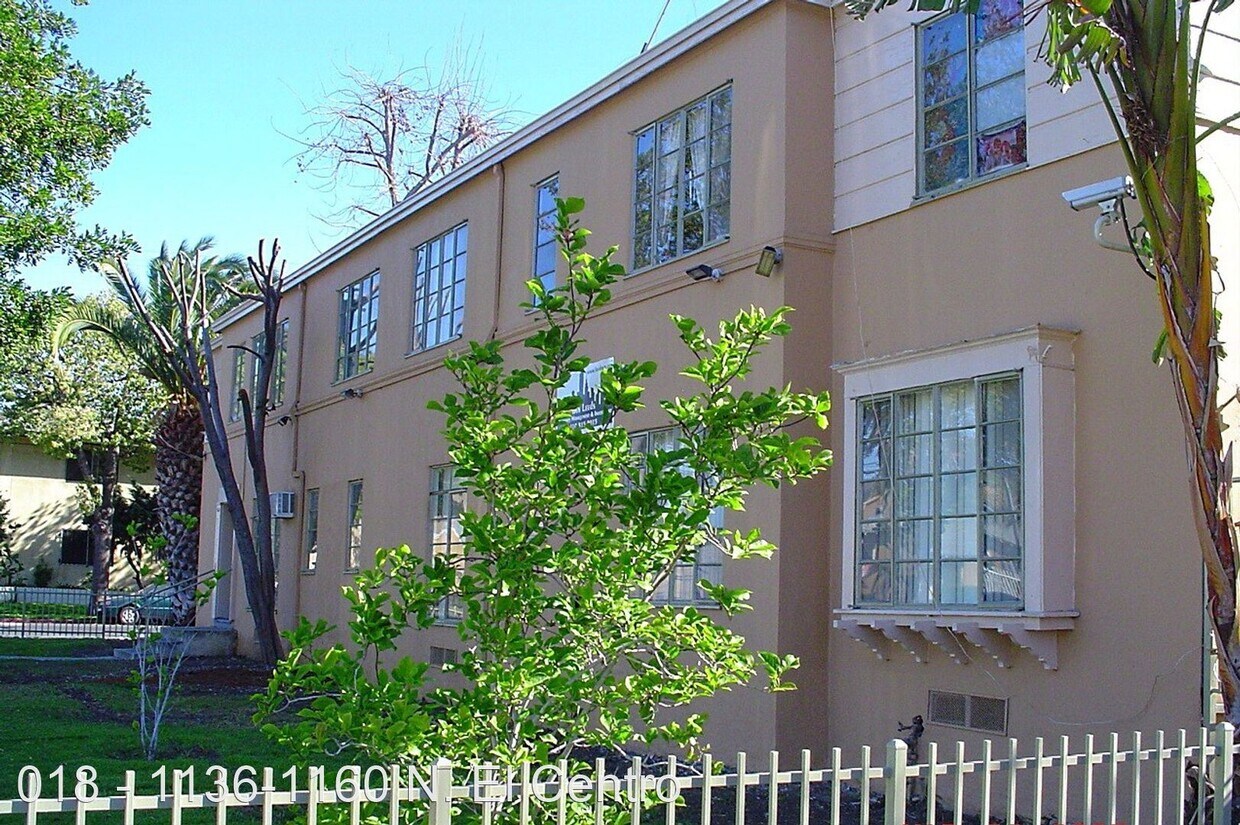 Foto principal - 1136-1160 N El Centro Ave