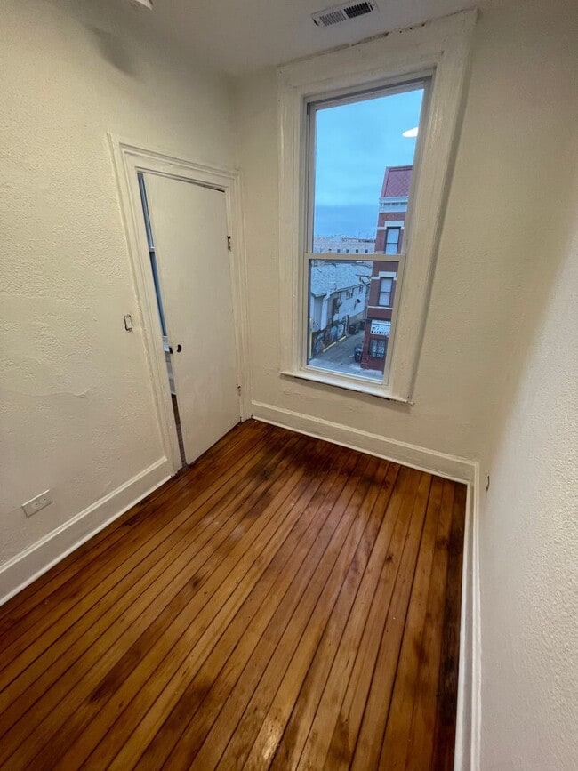 Foto del edificio - 1450 W 18th St