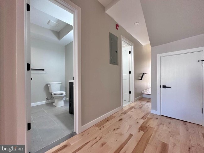 Building Photo - 2821 W Girard Ave