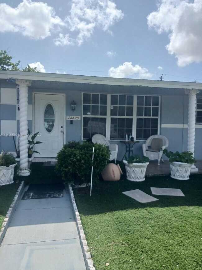 Foto del edificio - 18520 NW 22nd Ct