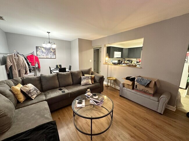 Foto del edificio - 2390 Bicentennial Ave