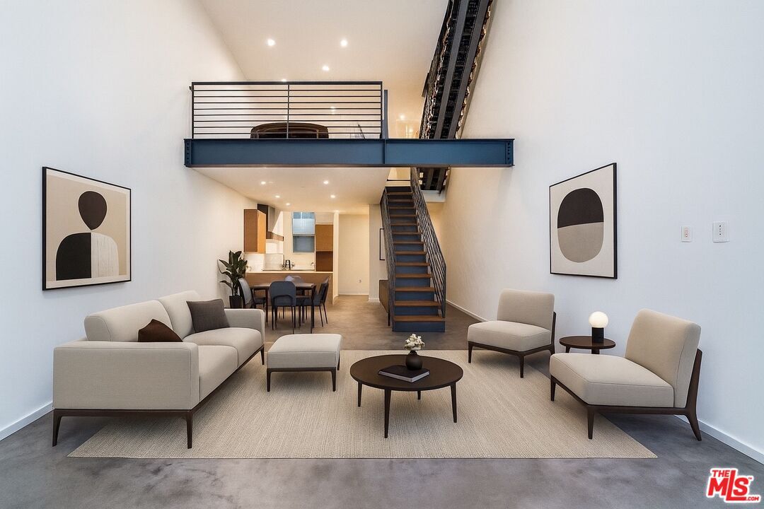 Foto principal - 1220 N Orange Grove Ave