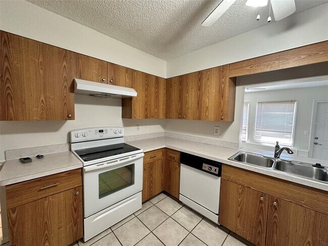 Foto del edificio - 23175 Olean Blvd