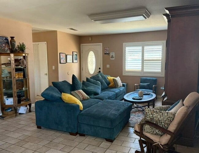 Foto del edificio - 33244 Churchill St