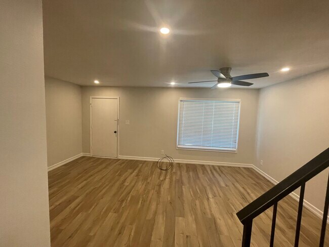 Sala de estar2 - 225 N Standage