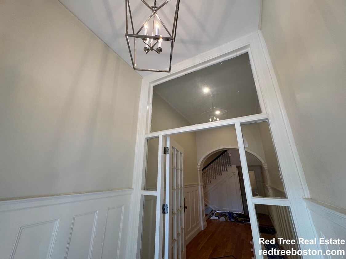 Primary Photo - 1726 Beacon St