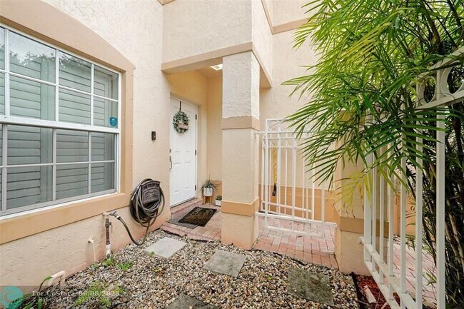 Foto del edificio - 604 NW 170th Terrace
