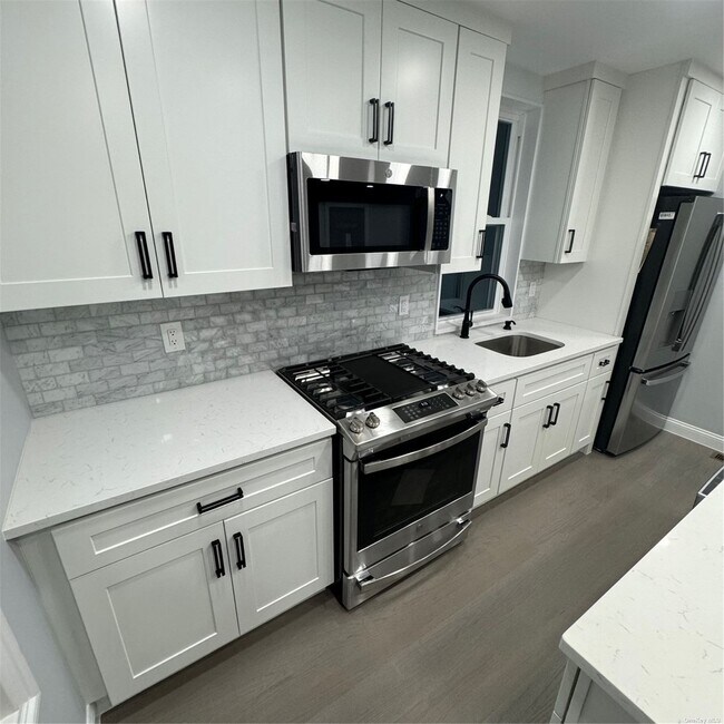 Foto del edificio - 517 Monroe Blvd