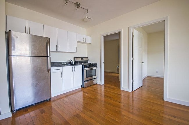 Building Photo - 63 Troutman St