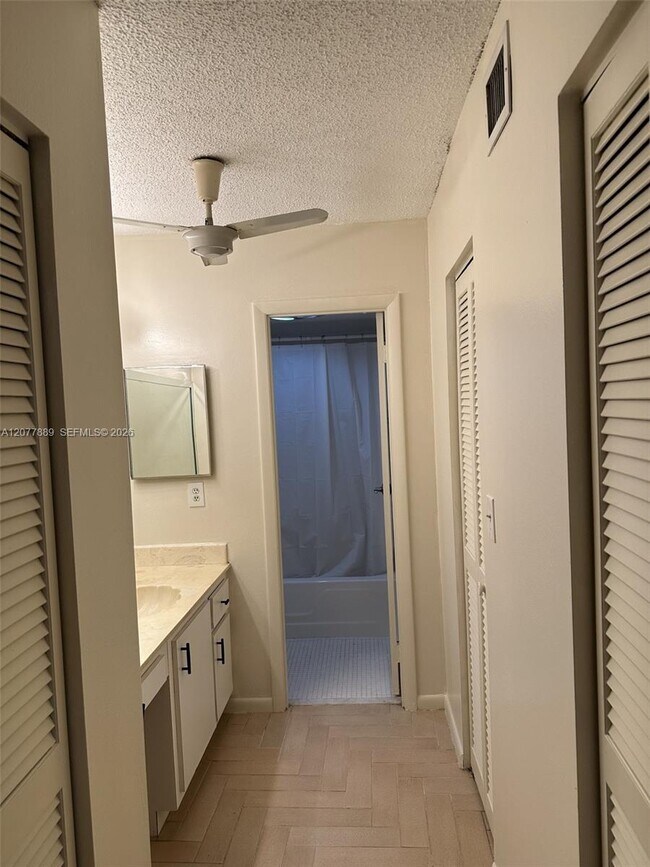 Building Photo - 6061 N Falls Cir Dr