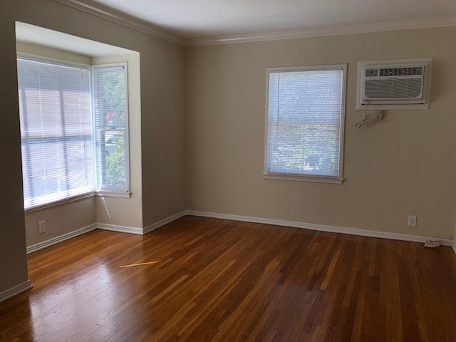 Living Room with bay window - 62 Eastern Ave