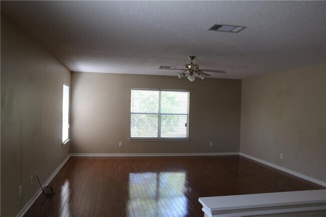 Foto del edificio - 8304 Montoya Cir