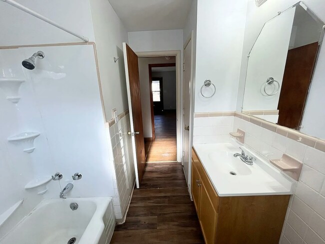 Building Photo - 1021 W Virginia Ave