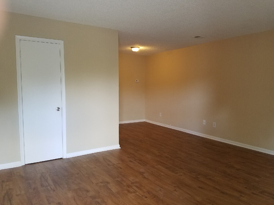 Foto del edificio - 121 Pine Valley Dr