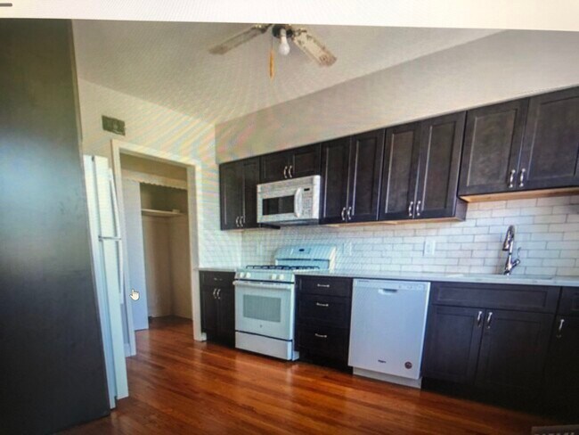 Building Photo - 268 Forest Ave
