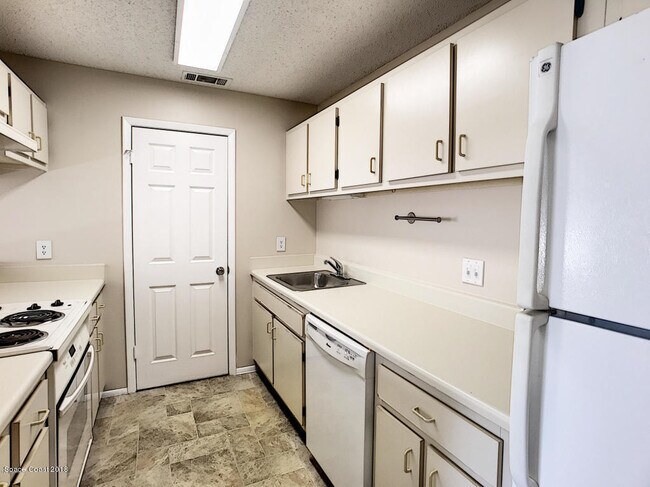 Building Photo - 225 S Tropical Trail