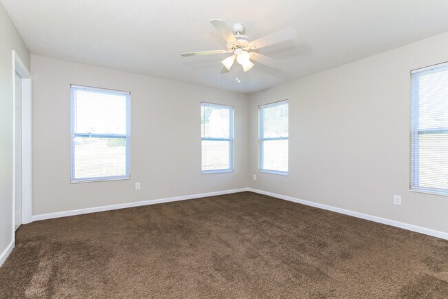 Foto del edificio - 281 Timber Hill Dr