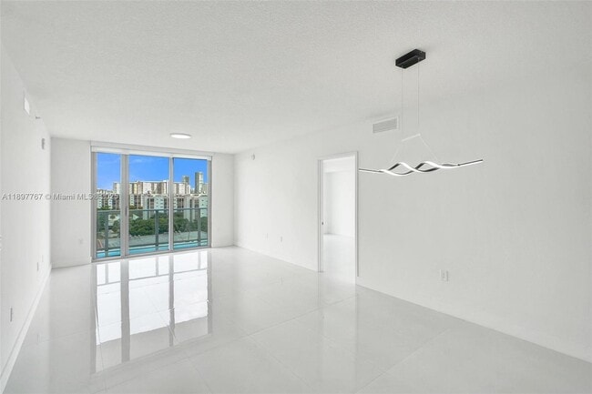 Foto del edificio - 330 Sunny Isles Blvd