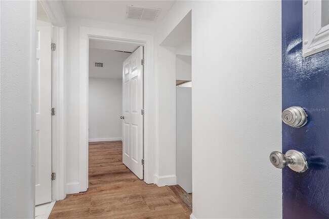 Foto del edificio - 2307 E Osborne Ave