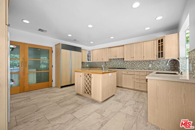 Foto del edificio - 435 Dalehurst Ave