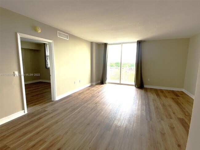 Foto del edificio - 117 NW 42nd Ave