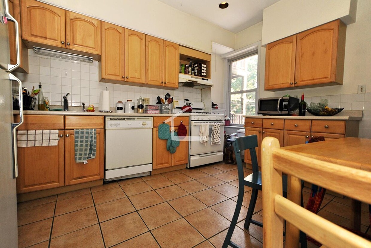 Foto principal - HOT BROOKLINE LISTING!!!!!