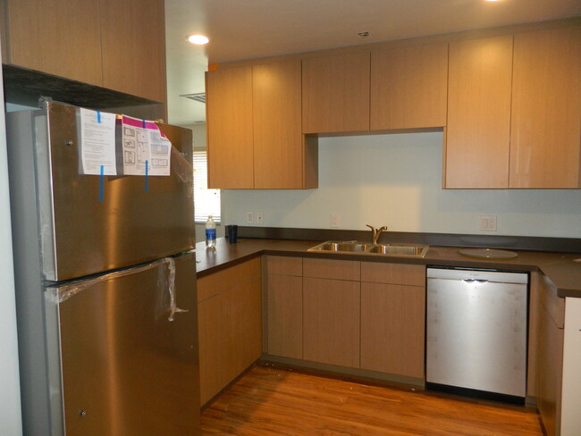 Building Photo - Modern construction in down town Bishop wi...