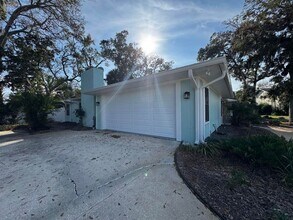 Building Photo - 1508 Poplar Dr