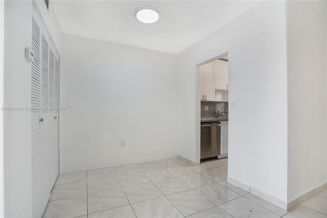 Building Photo - 1475 NE 125th Ter