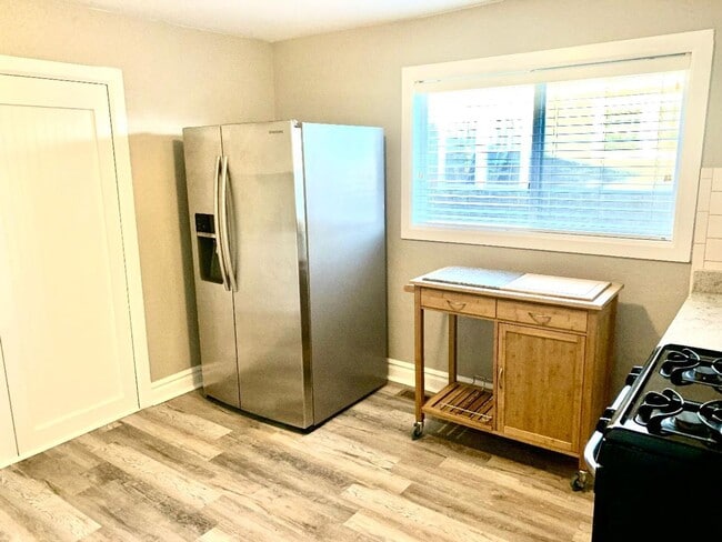 Foto del edificio - Spacious 4-Bedroom Home in Berkeley – Grea...