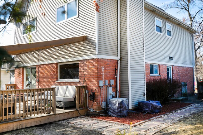 Building Photo - 9535 Osceola Ave