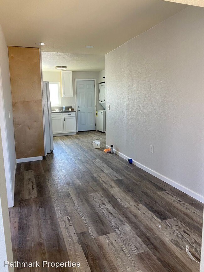 Building Photo - 2 br, 1 bath House - 655 S Sunshine Avenue