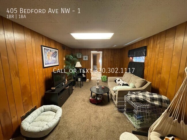 Foto del edificio - One bedroom one bathroom second level apar...