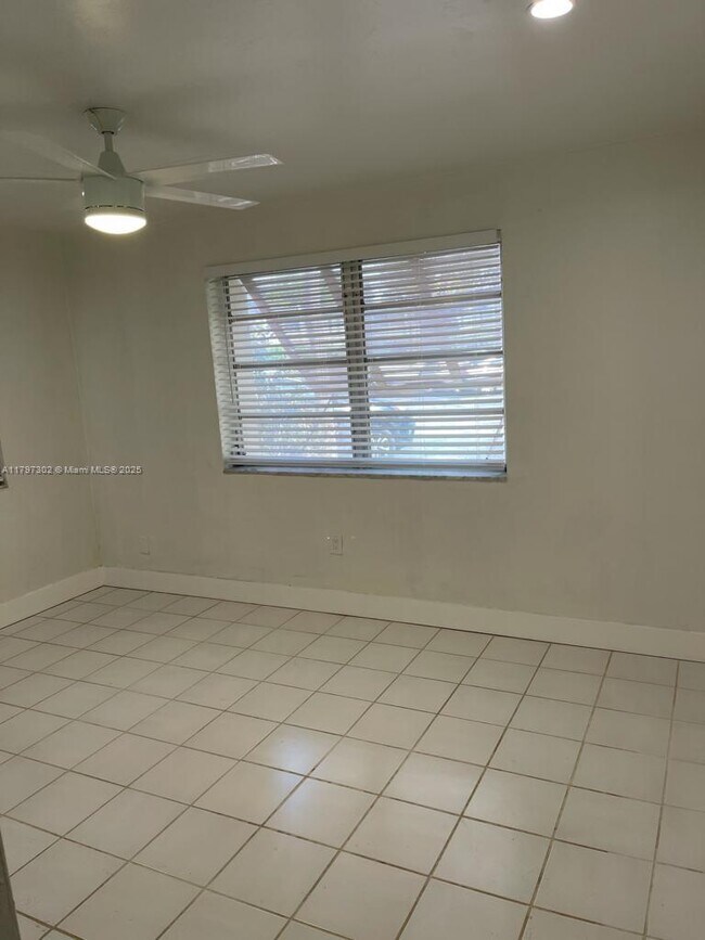 Foto del edificio - 9352 SW 77th Ave