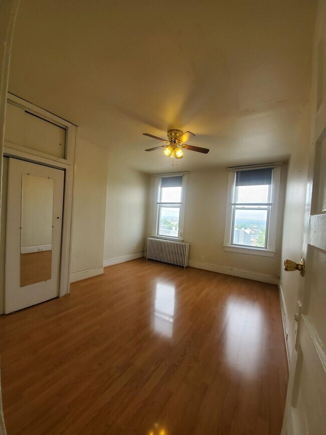 Foto del edificio - 814 Columbia Ave