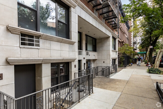 Building Photo - 444 E 87th St