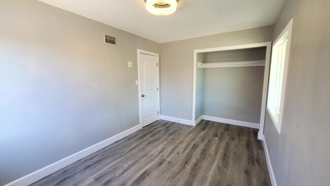 Foto del edificio - 523 N Hampton St