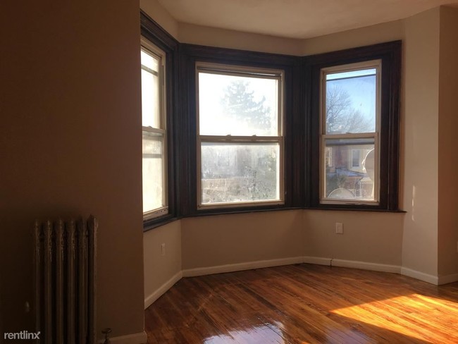 Foto del edificio - 5325 Webster St