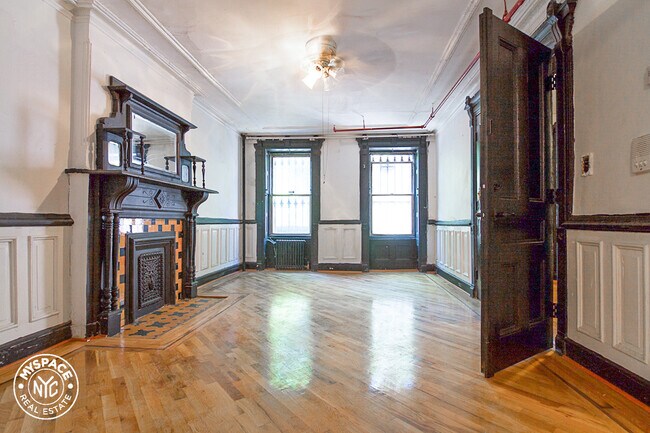 Building Photo - 490 Madison St