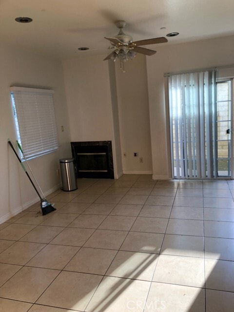 Building Photo - 319 Lampman Way