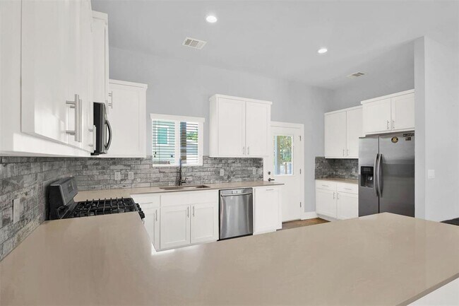 Foto del edificio - 6902 Carver Ave