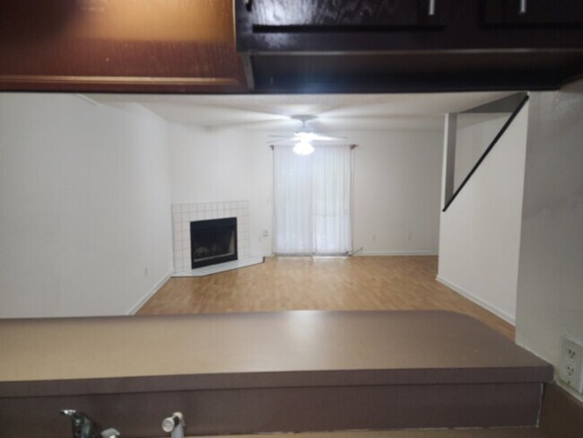 Foto del edificio - Townhome off University and Barnes Rd.