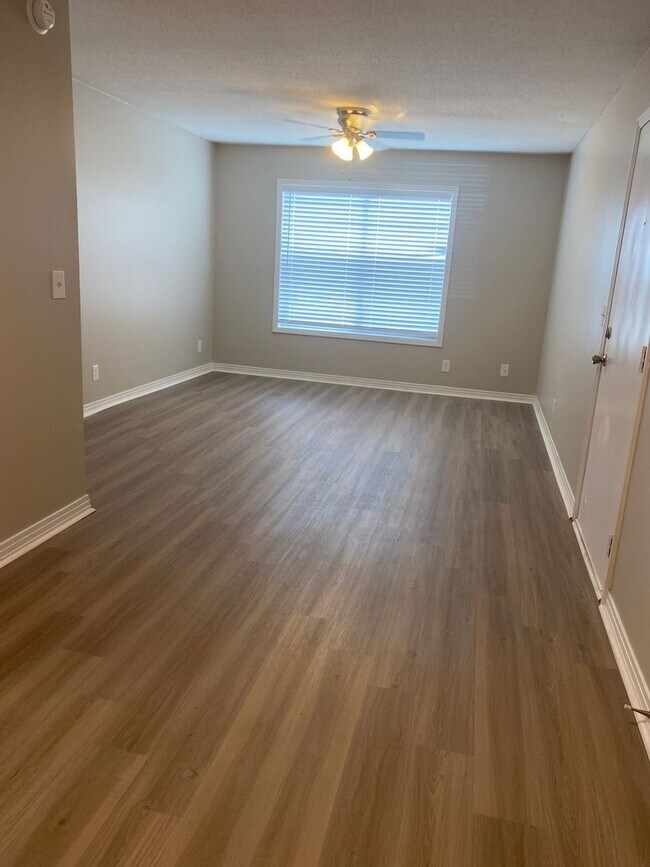 Chateaux Holly Hills Apartments in Columbus, MS