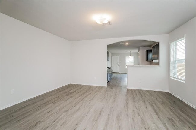 Building Photo - 215 Pronghorn Dr