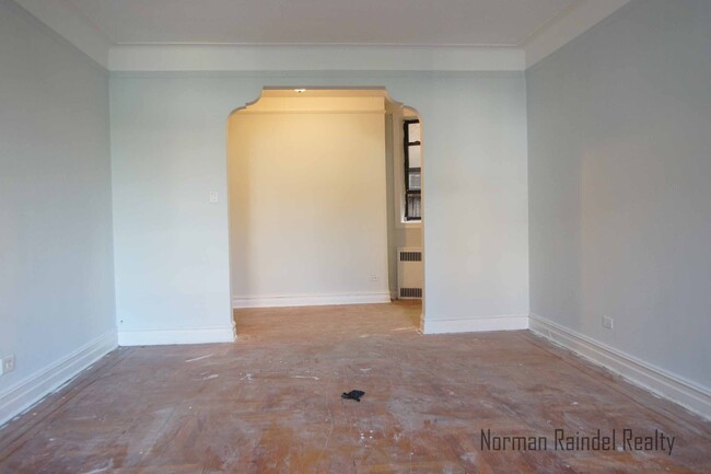 Foto del edificio - 8223 Bay Pkwy