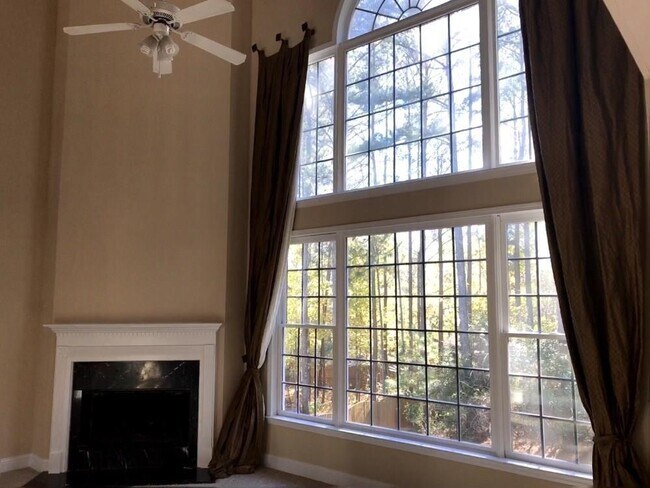 Building Photo - 527 Huntington Downs