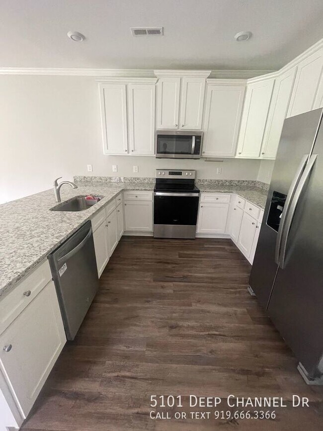 Building Photo - Cozy 3 Bedroom