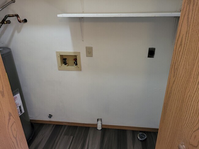 Building Photo - 30 Peartree Ln